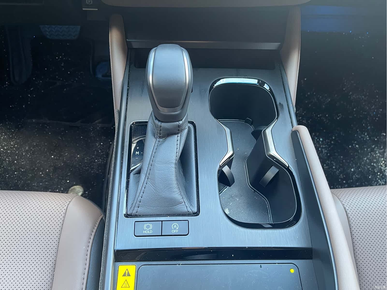 Lexus ES, 2025 9
