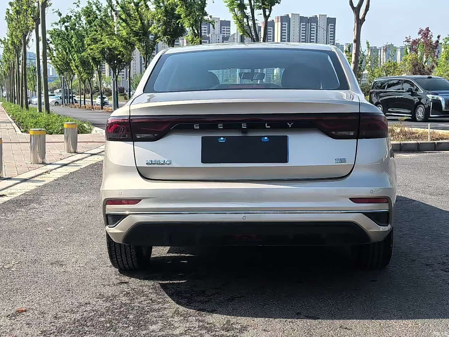 Geely Emgrand, 2023 8