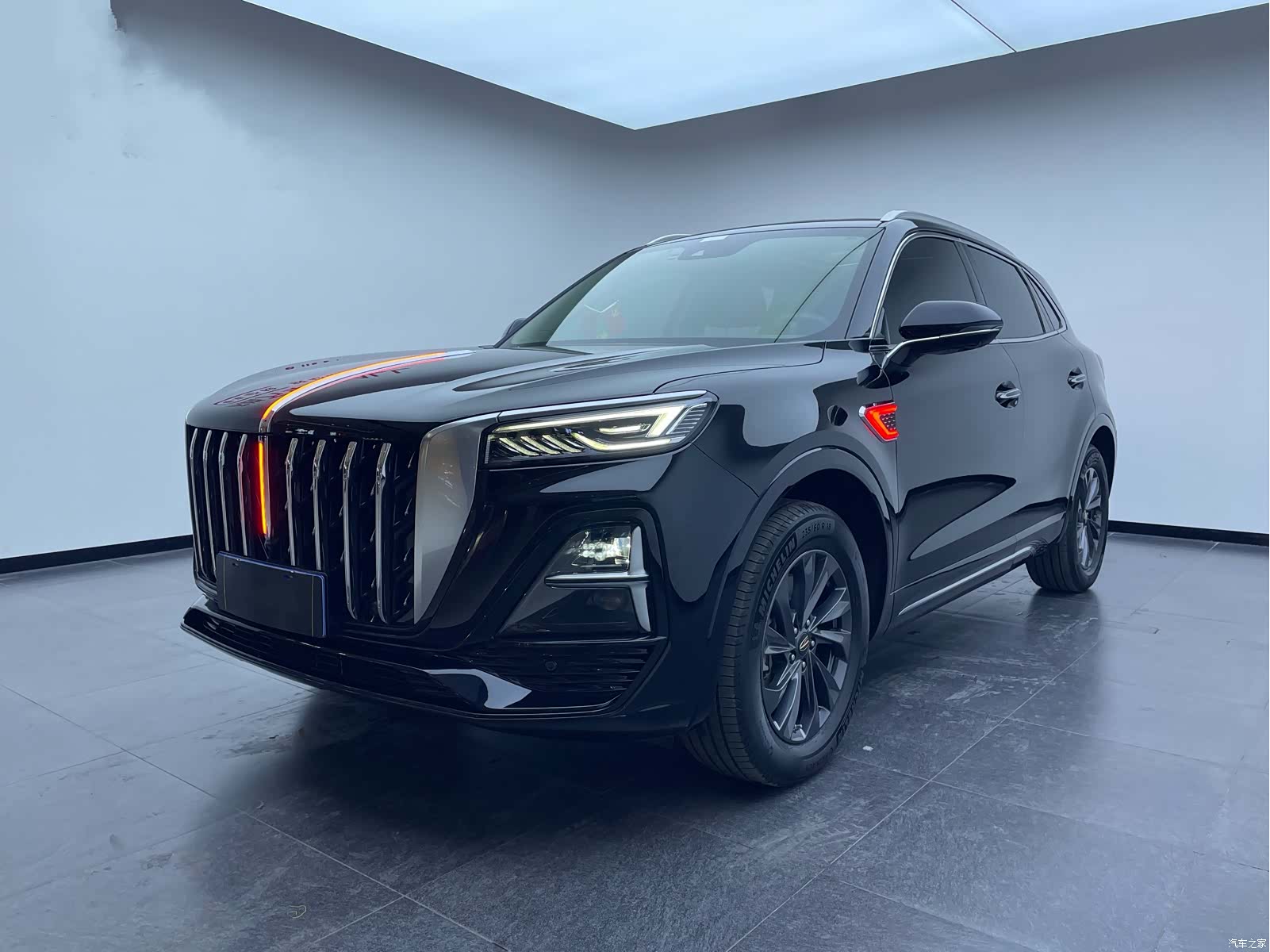 Hongqi HS5, 2023 1