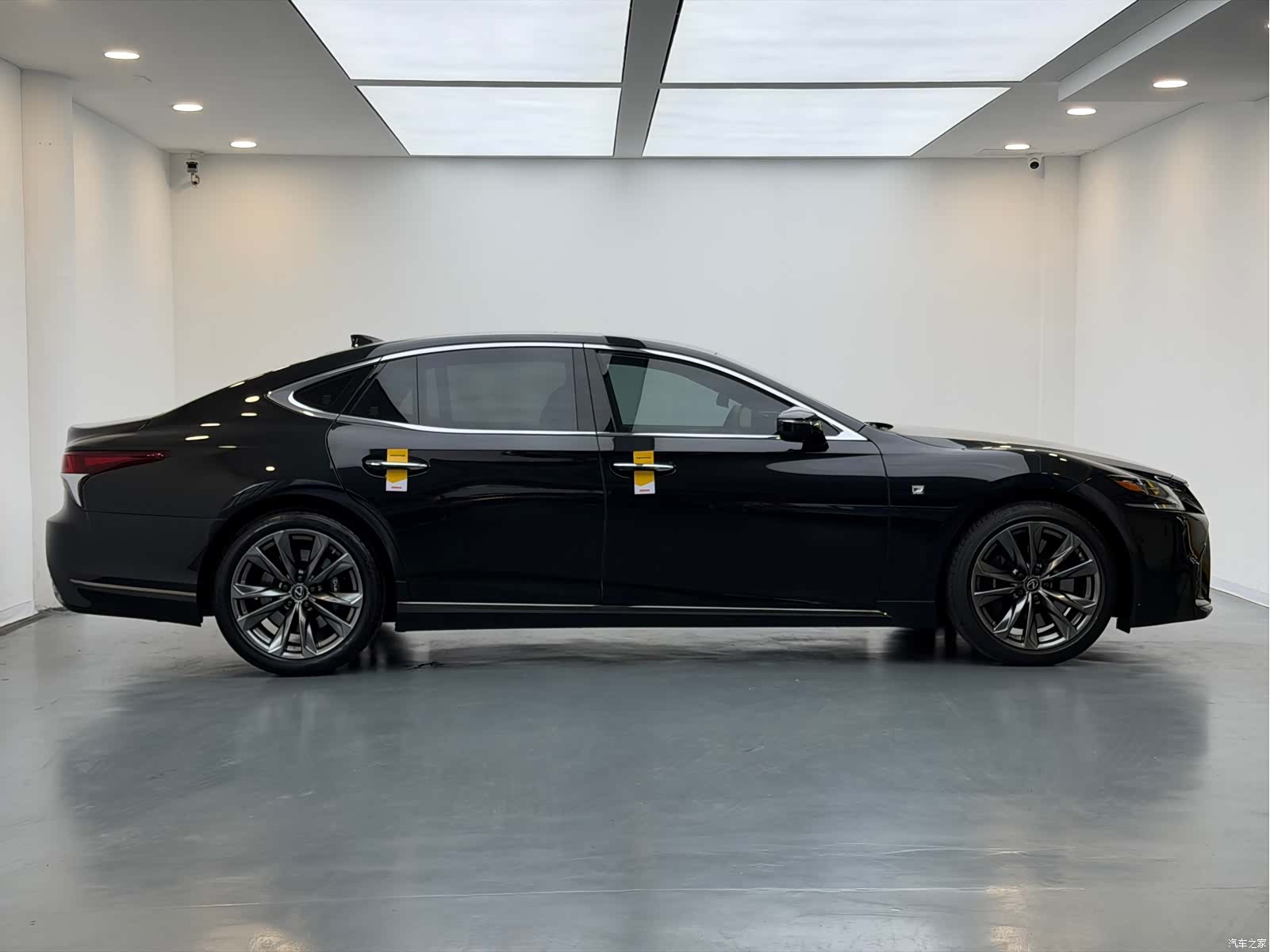 Lexus LS, 2019 7