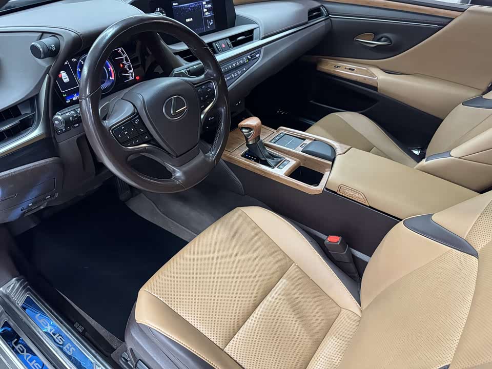Lexus ES