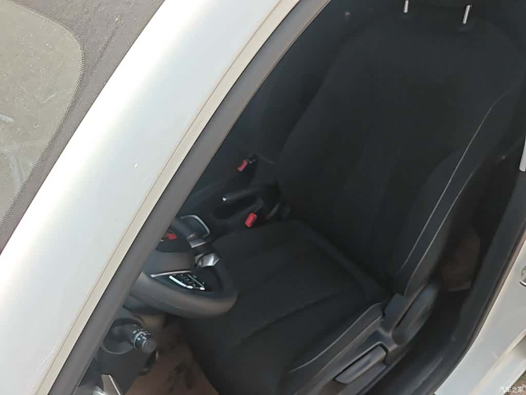Roewe i5, 2021 15