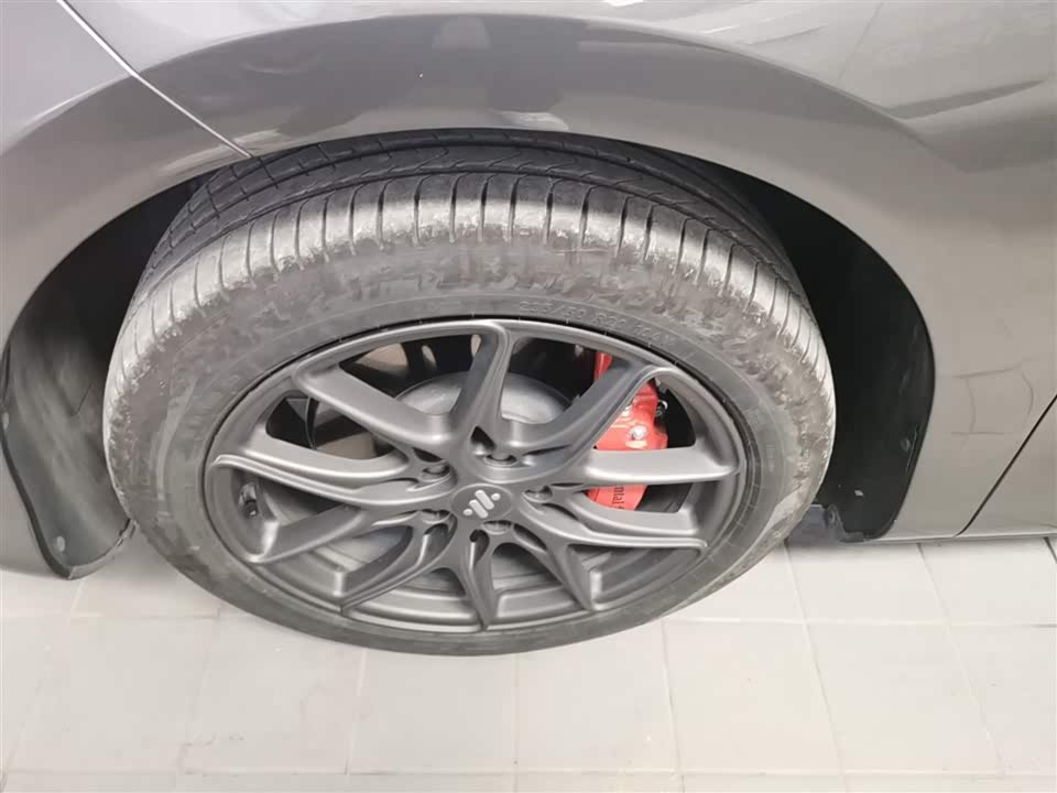 IM Motors Zhiji LS6 IM Motors Zhiji LS6