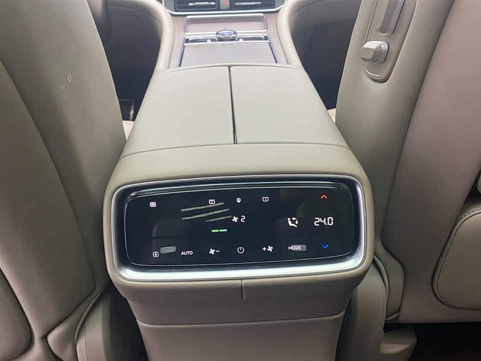 AITO Ask the world M9