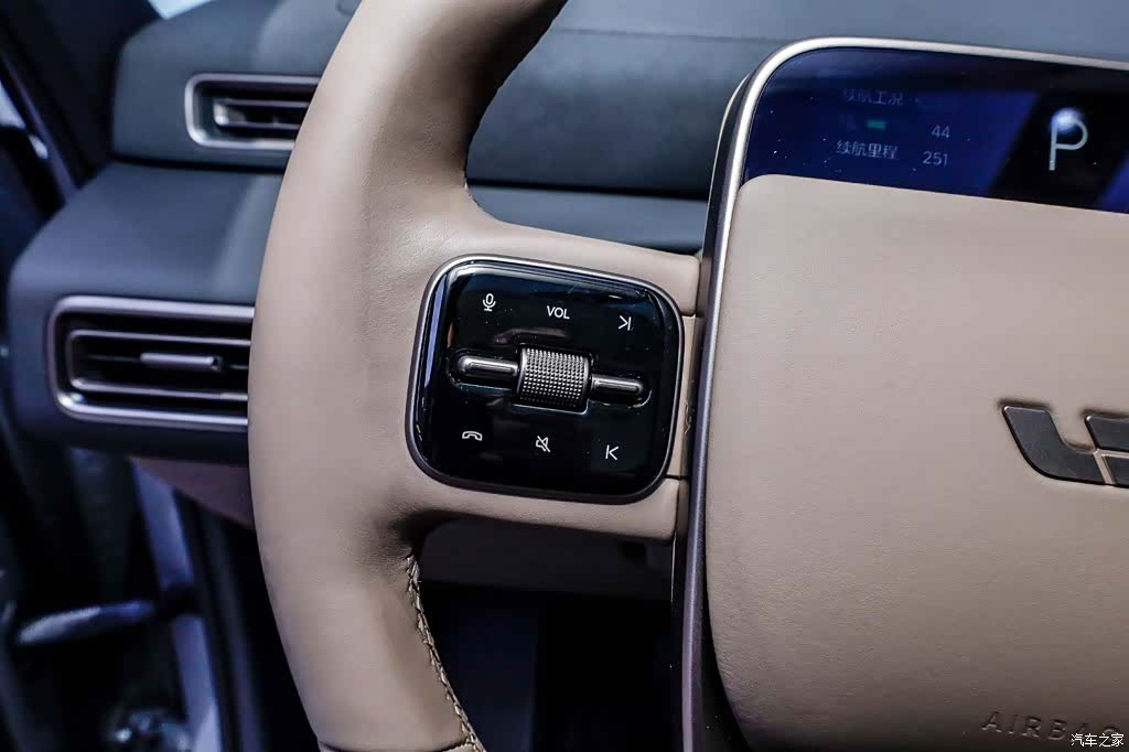 Li Auto MEGA, 2025 16