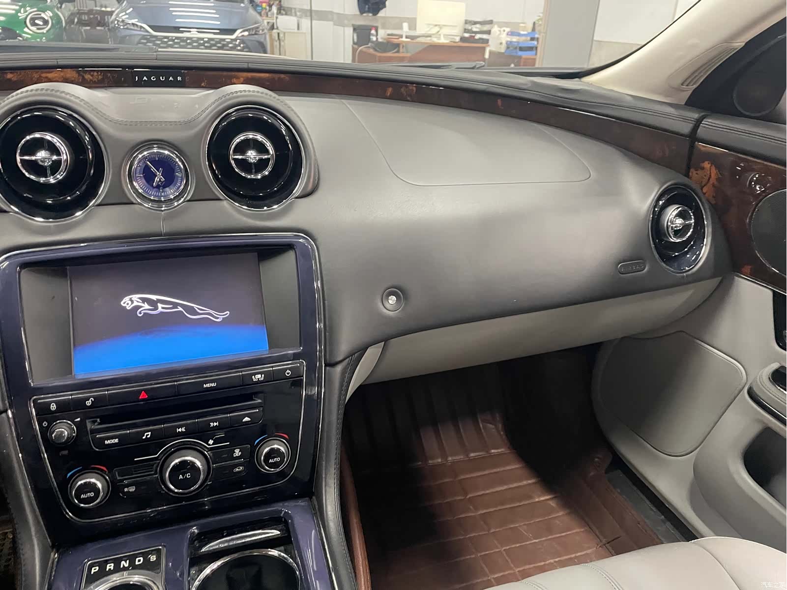 Jaguar XJ, 2012 14