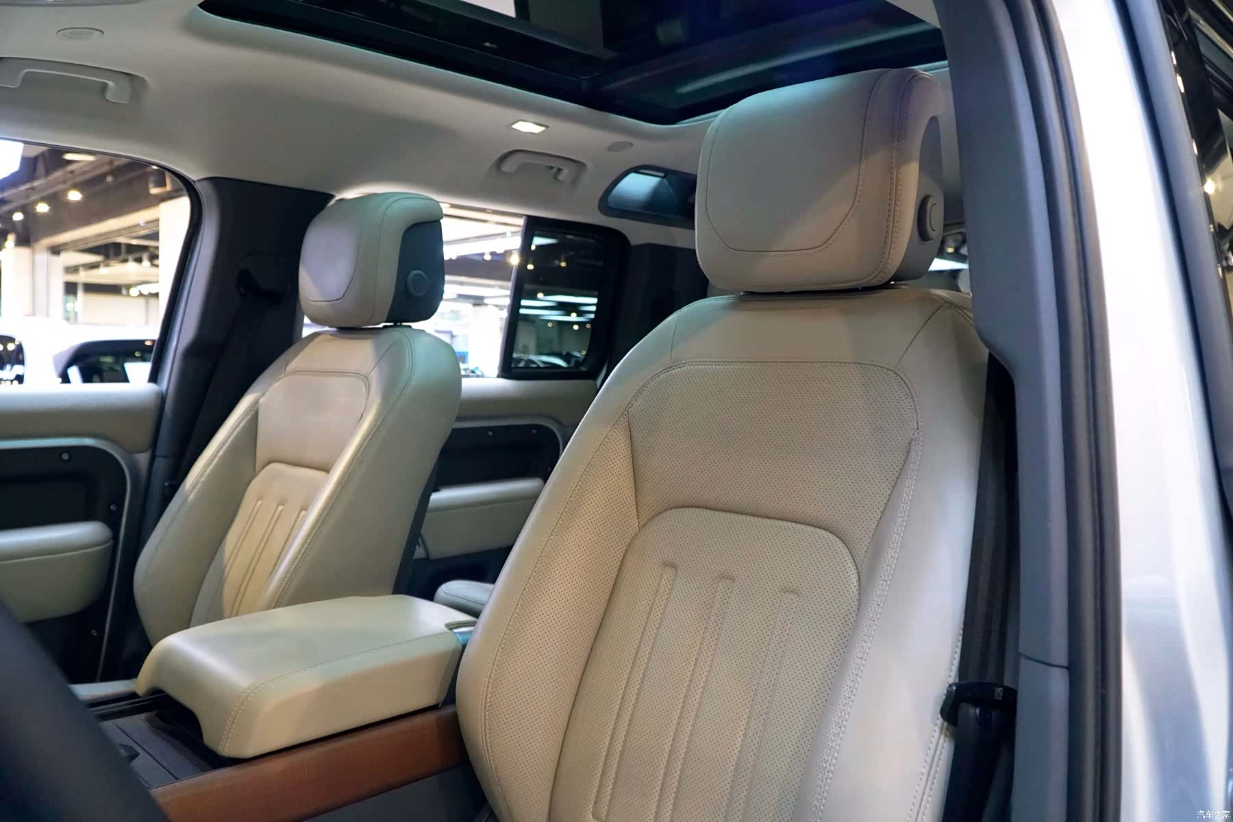 Land Rover Defender, 2021 9