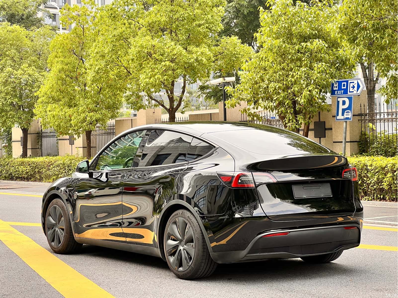 Tesla Model Y, 2023 13