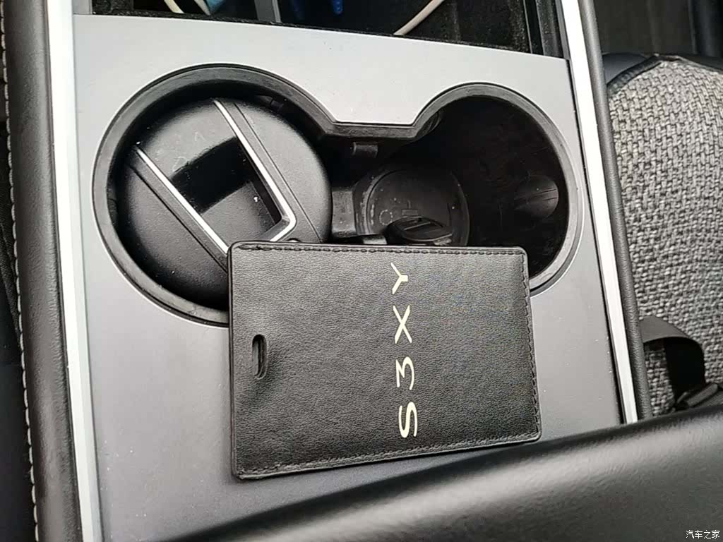 Tesla Model Y, 2024 9