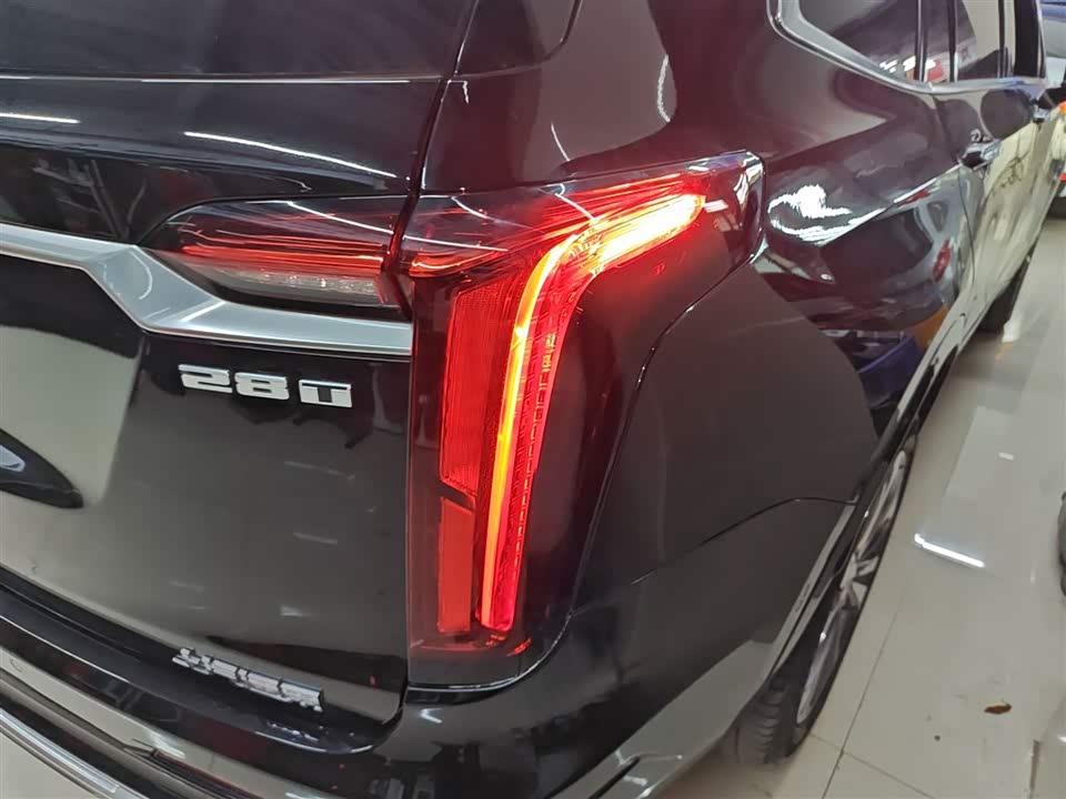 Cadillac XT6