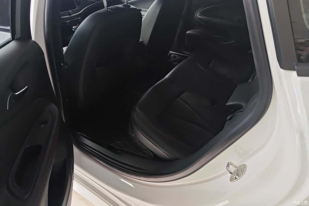 Buick Verano, 2020 11