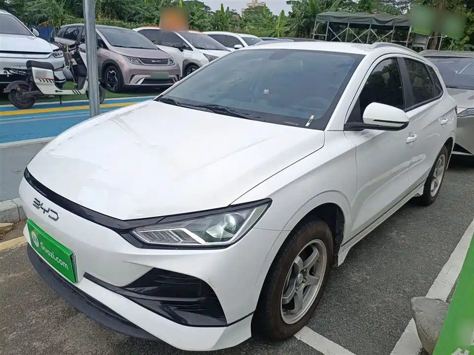 BYD e2