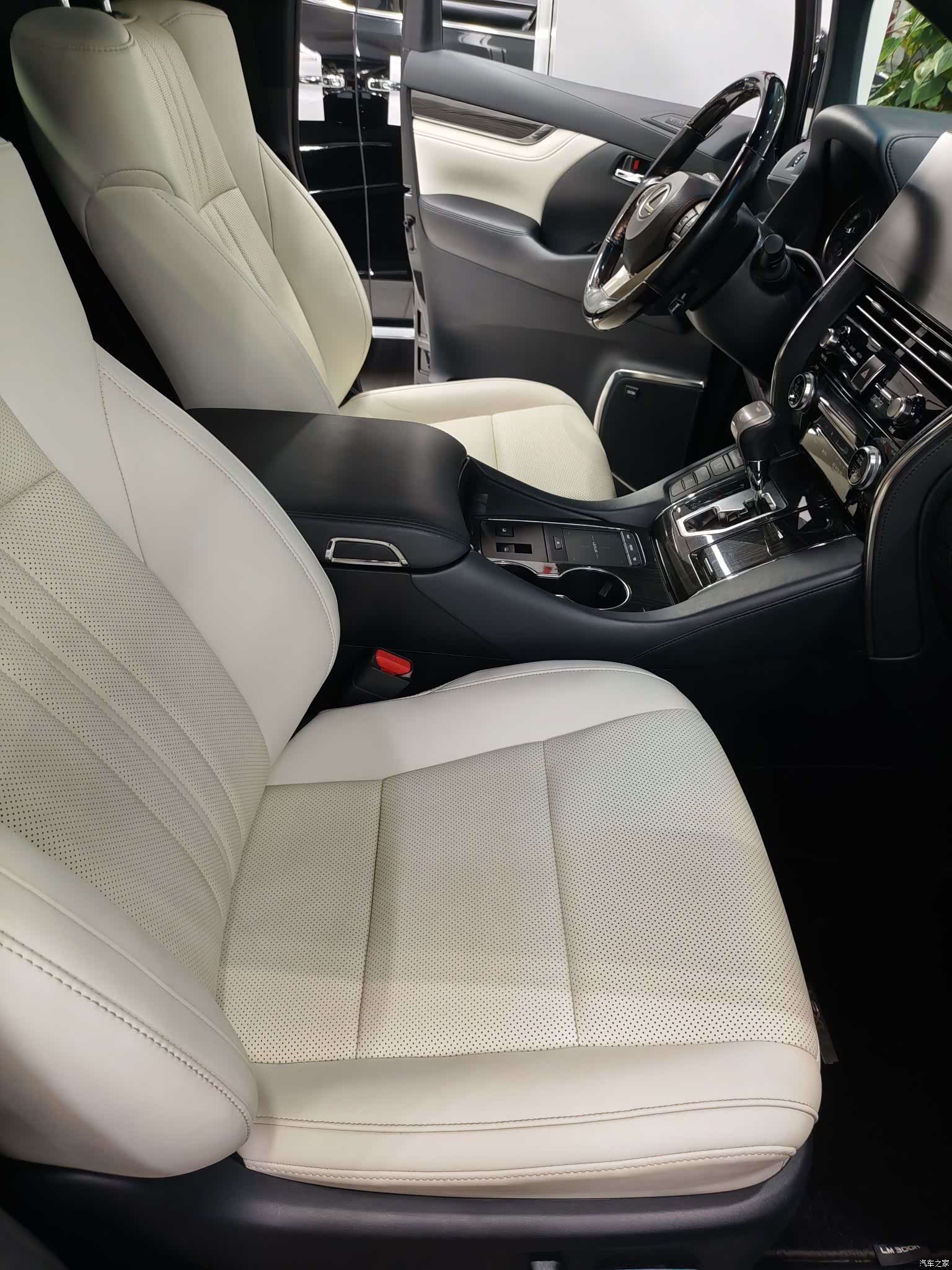Lexus LM, 2021 12