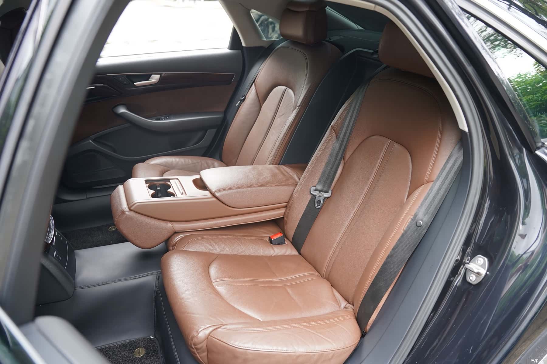 Audi A8L, 2011 23