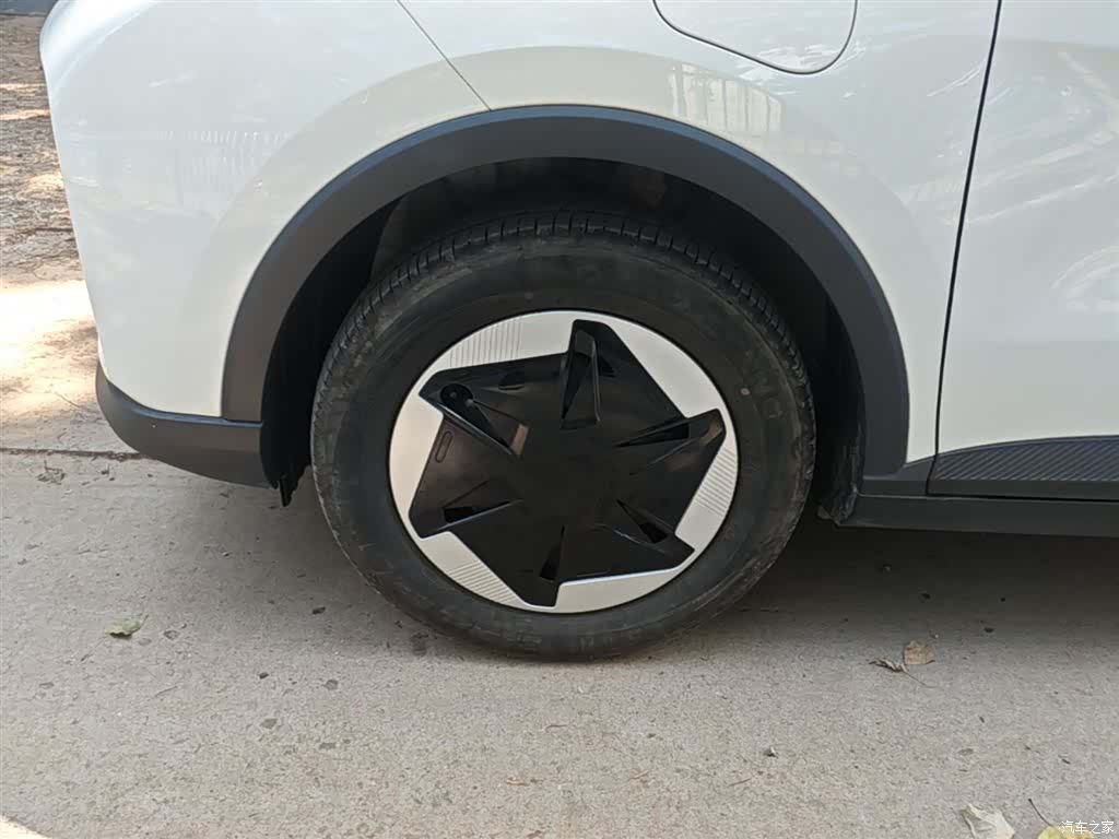 Geely E, 2024 23