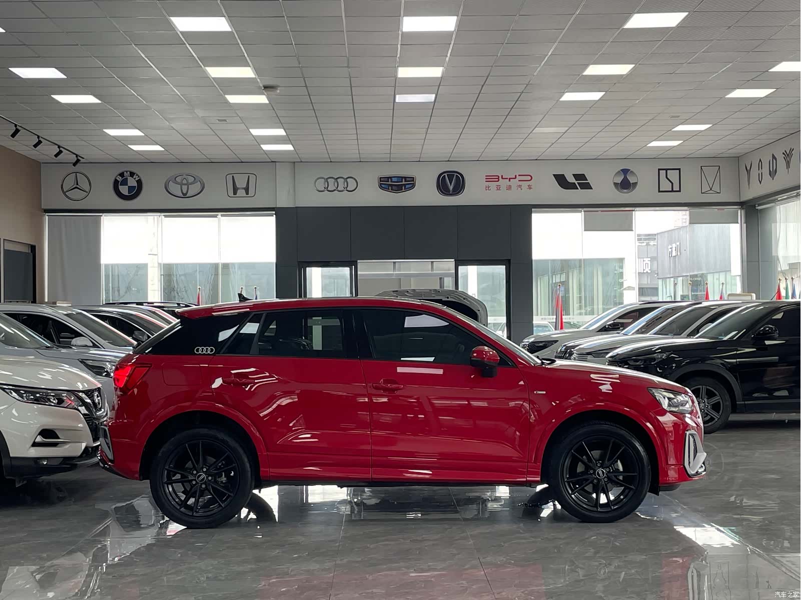 Audi Q2L, 2022 все фото