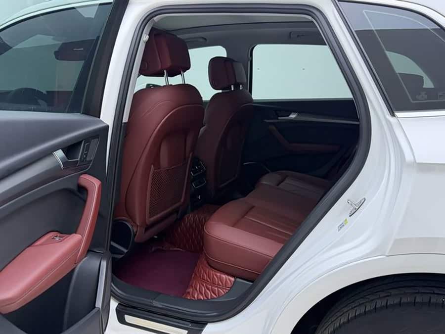 Audi Q5L 2023, фото 13
