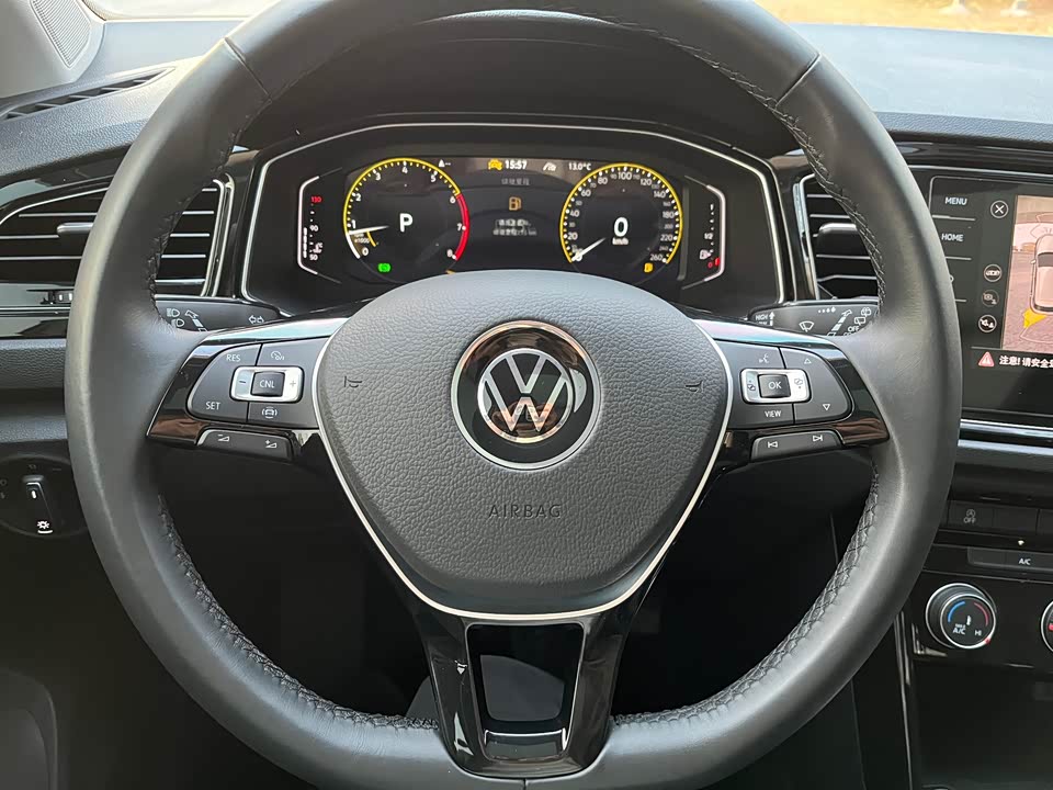 Volkswagen T-ROC exploring Songs