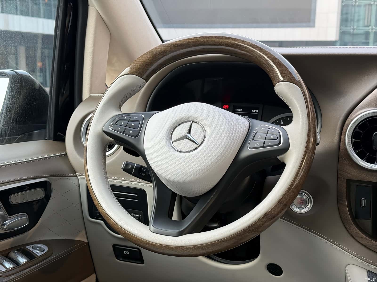 Mercedes-Benz 7, 2022 все фото