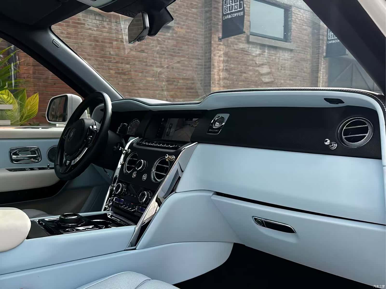 Rolls-Royce Cullinan, 2023 8