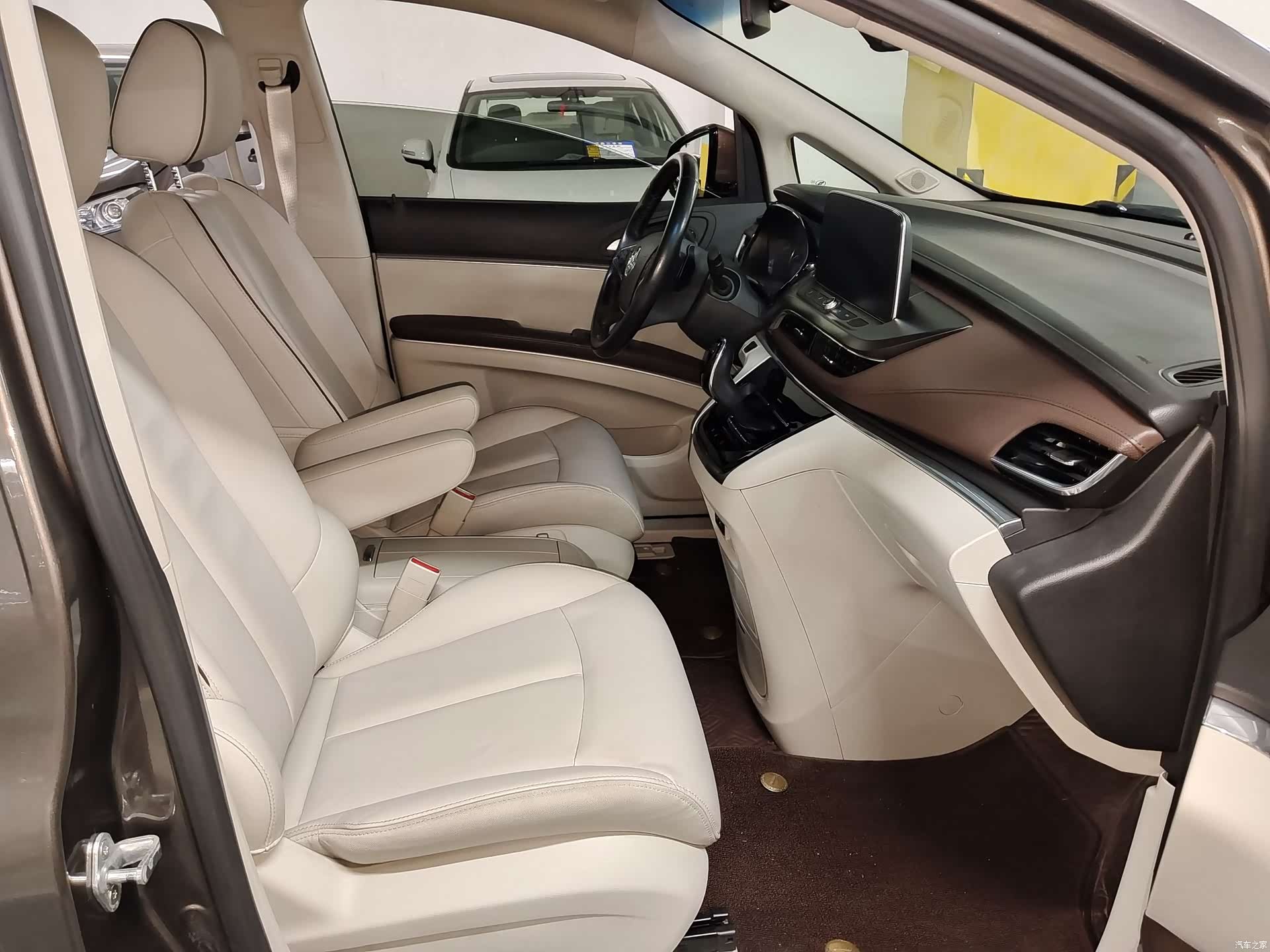 Buick GL8, 2020 9