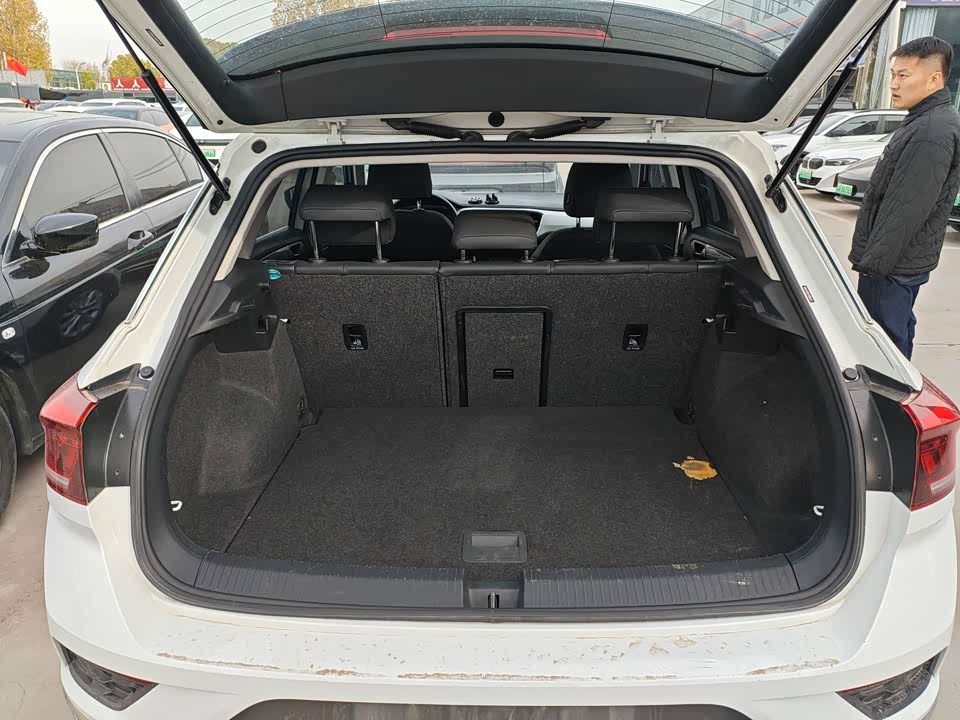 Volkswagen T-ROC exploring Songs