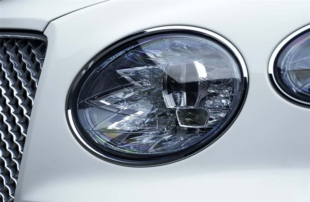 Bentley Bentayga, 2020 6
