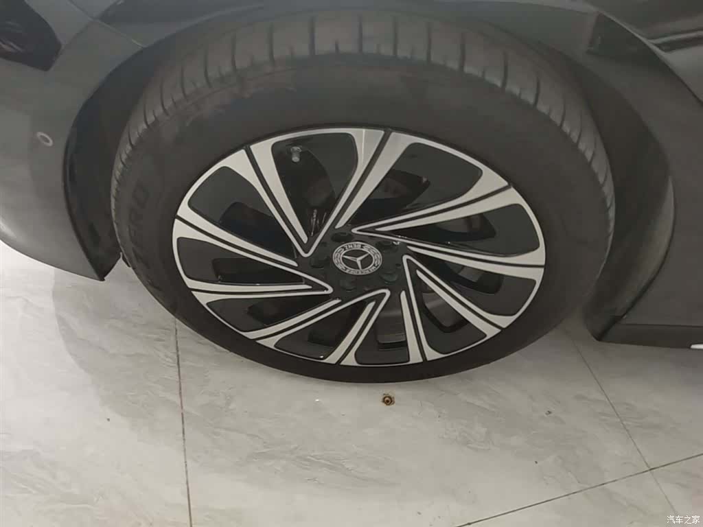 Mercedes-Benz E-Class, 2025 23