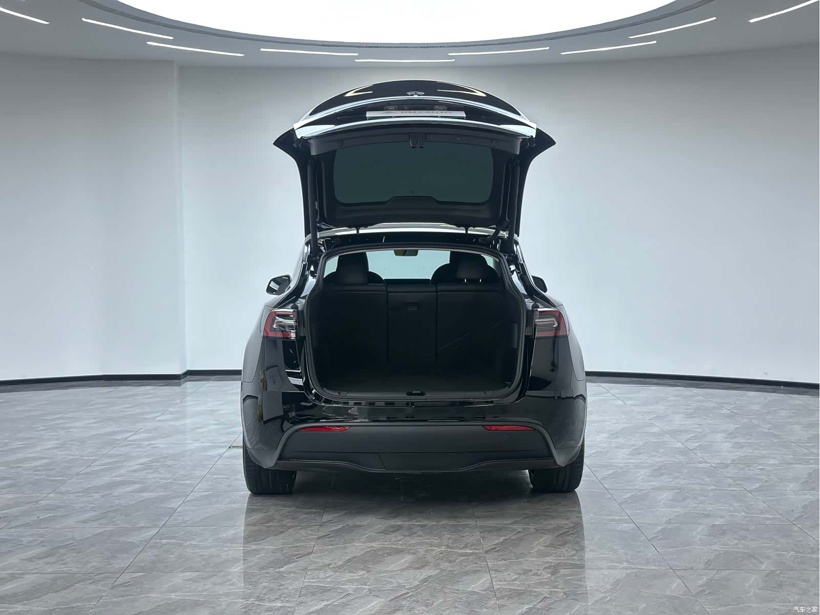 Tesla Model Y, 2023 15