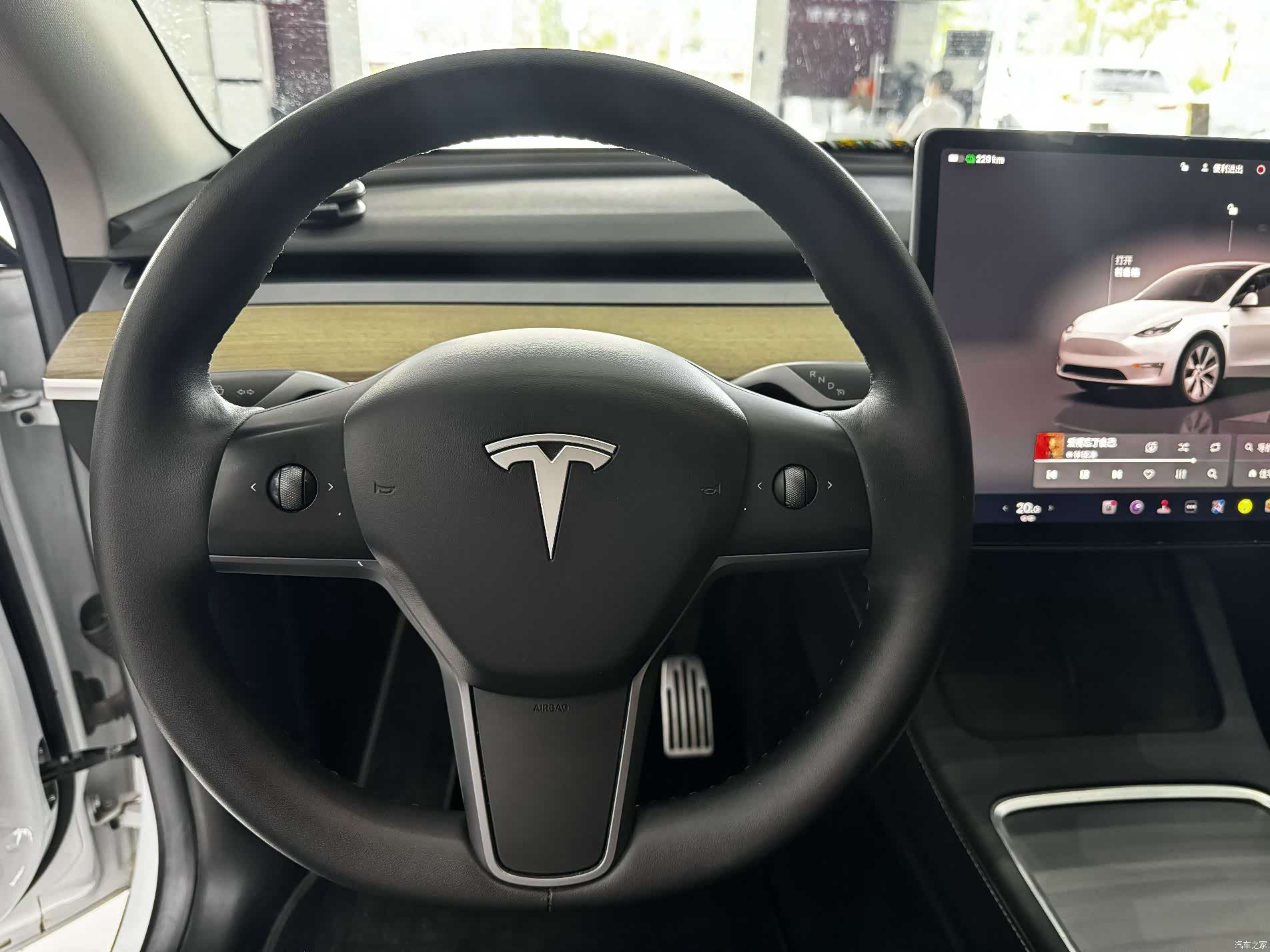 Tesla Model Y, 2023 14