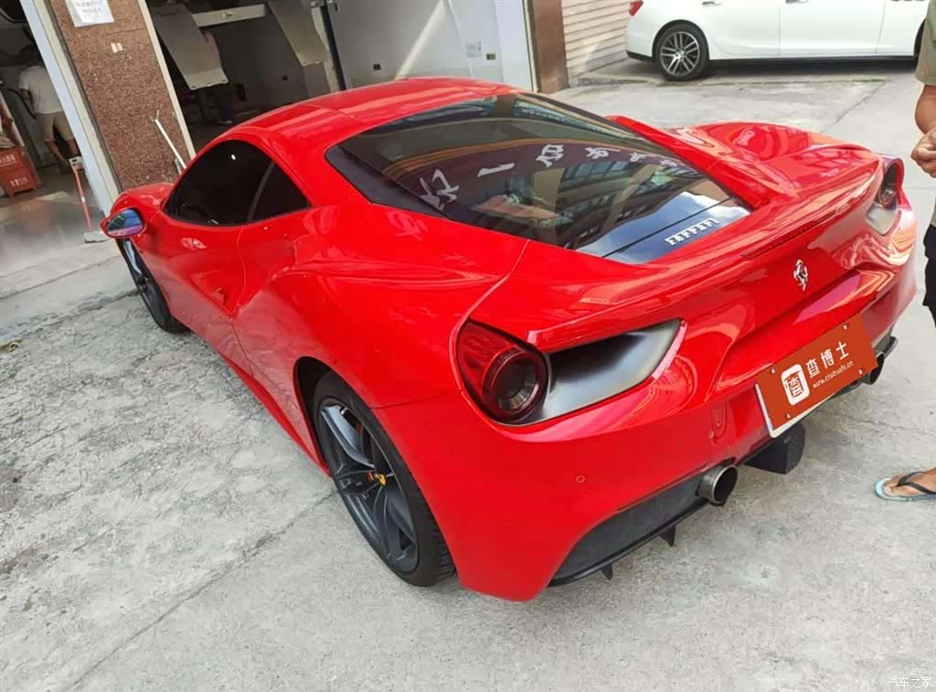 Ferrari 488, 2016 4