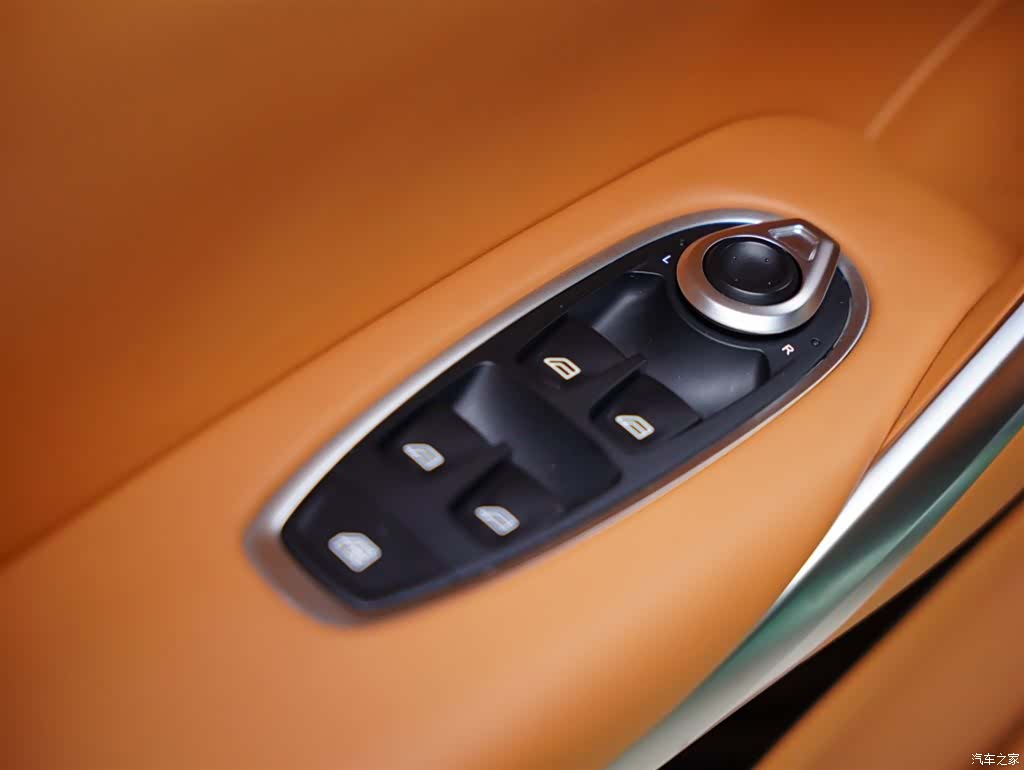 Aston Martin DBX, 2023 32