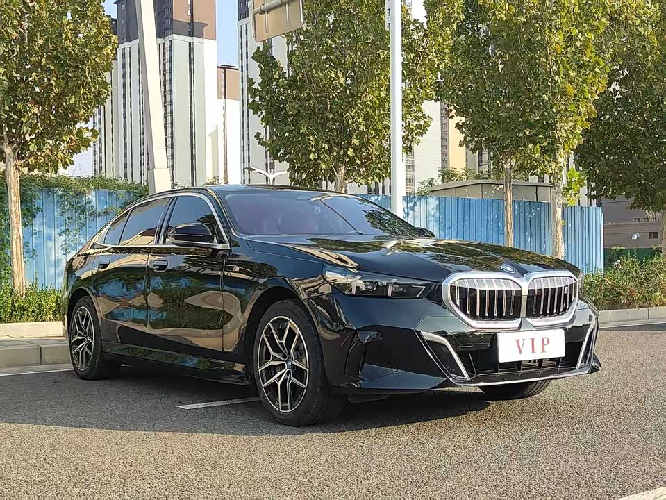 BMW i5