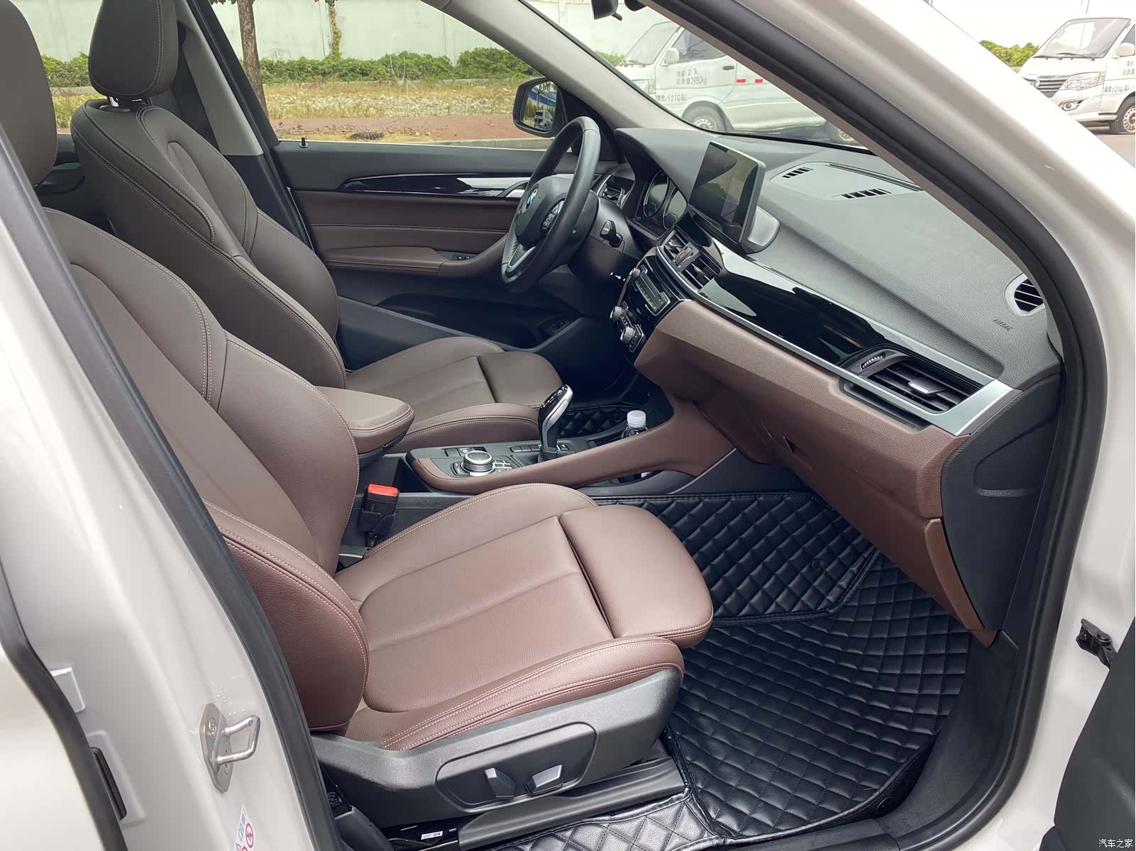 BMW X1, 2020 все фото