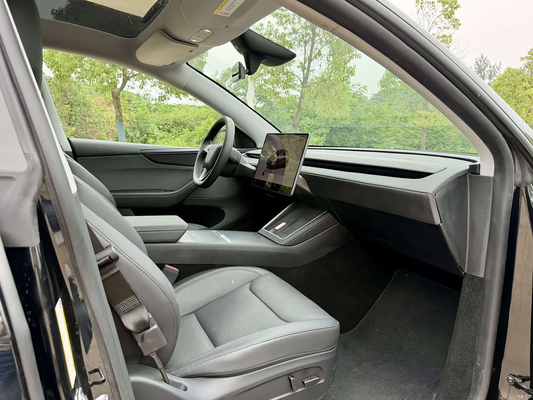 Tesla Model Y, 2025 14