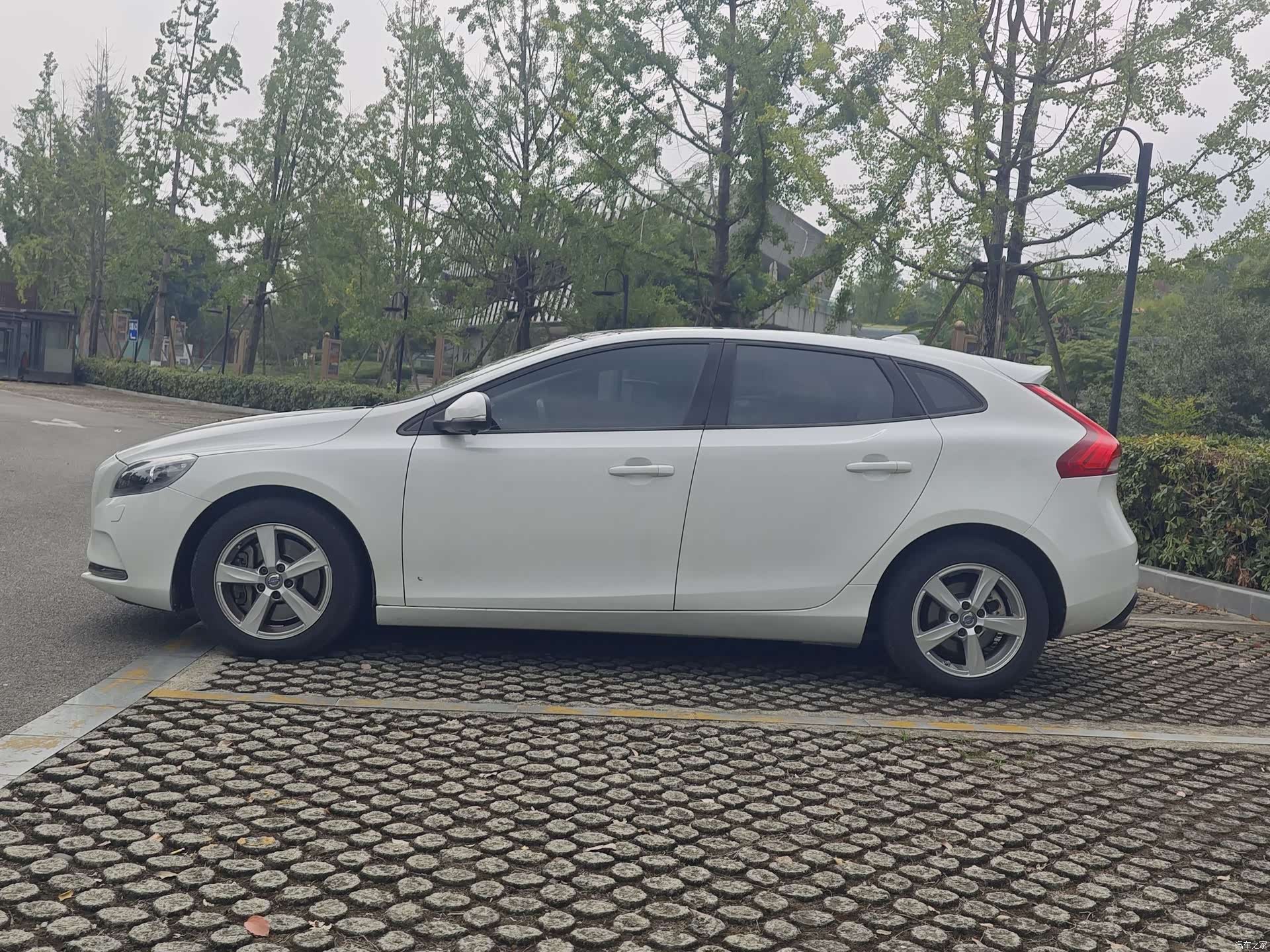 Volvo V40, 2016 4