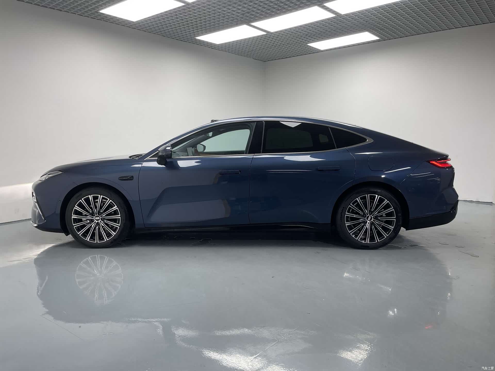 Geely 8, 2025 4