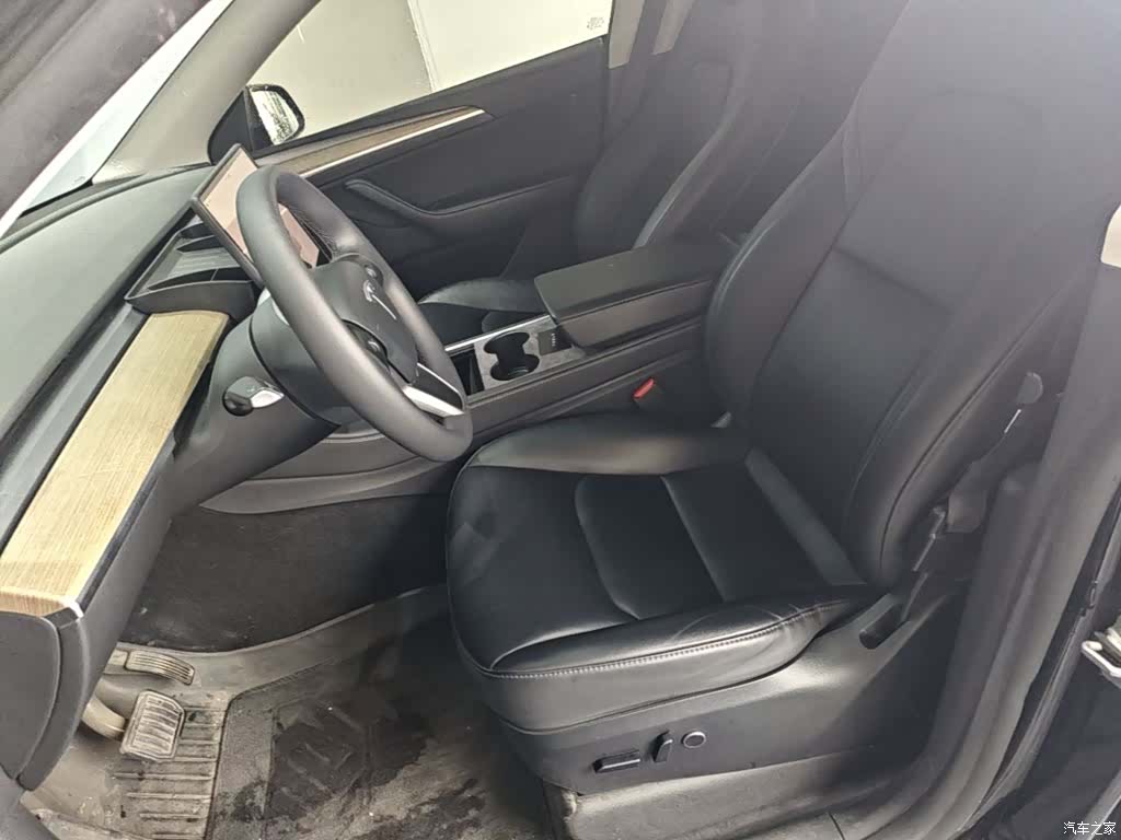 Tesla Model Y, 2023 15