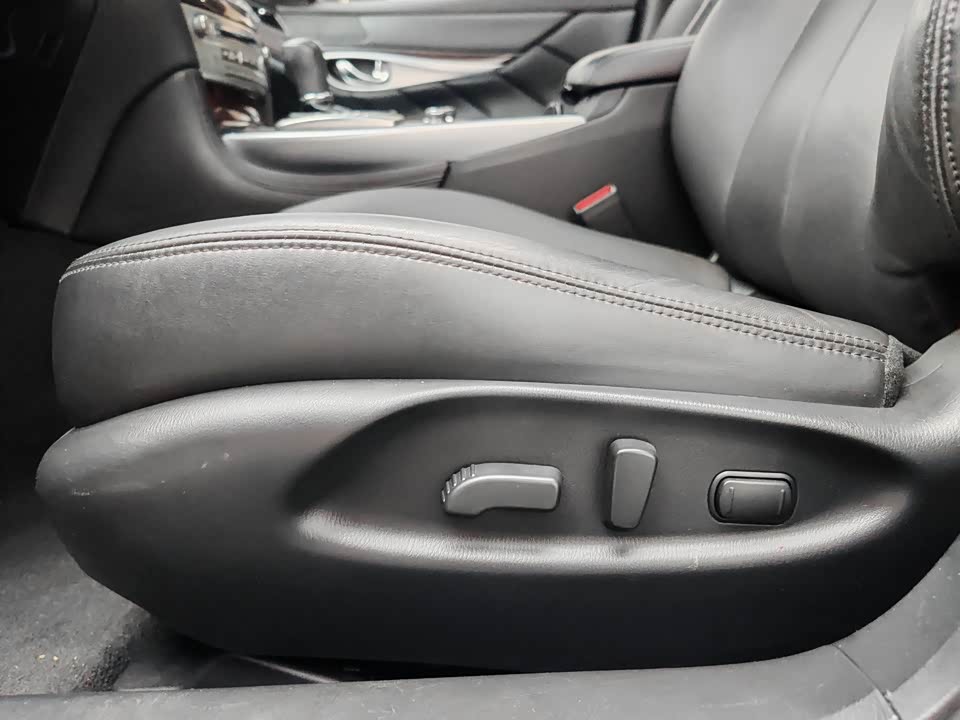 Infiniti Q70 Infiniti Q70