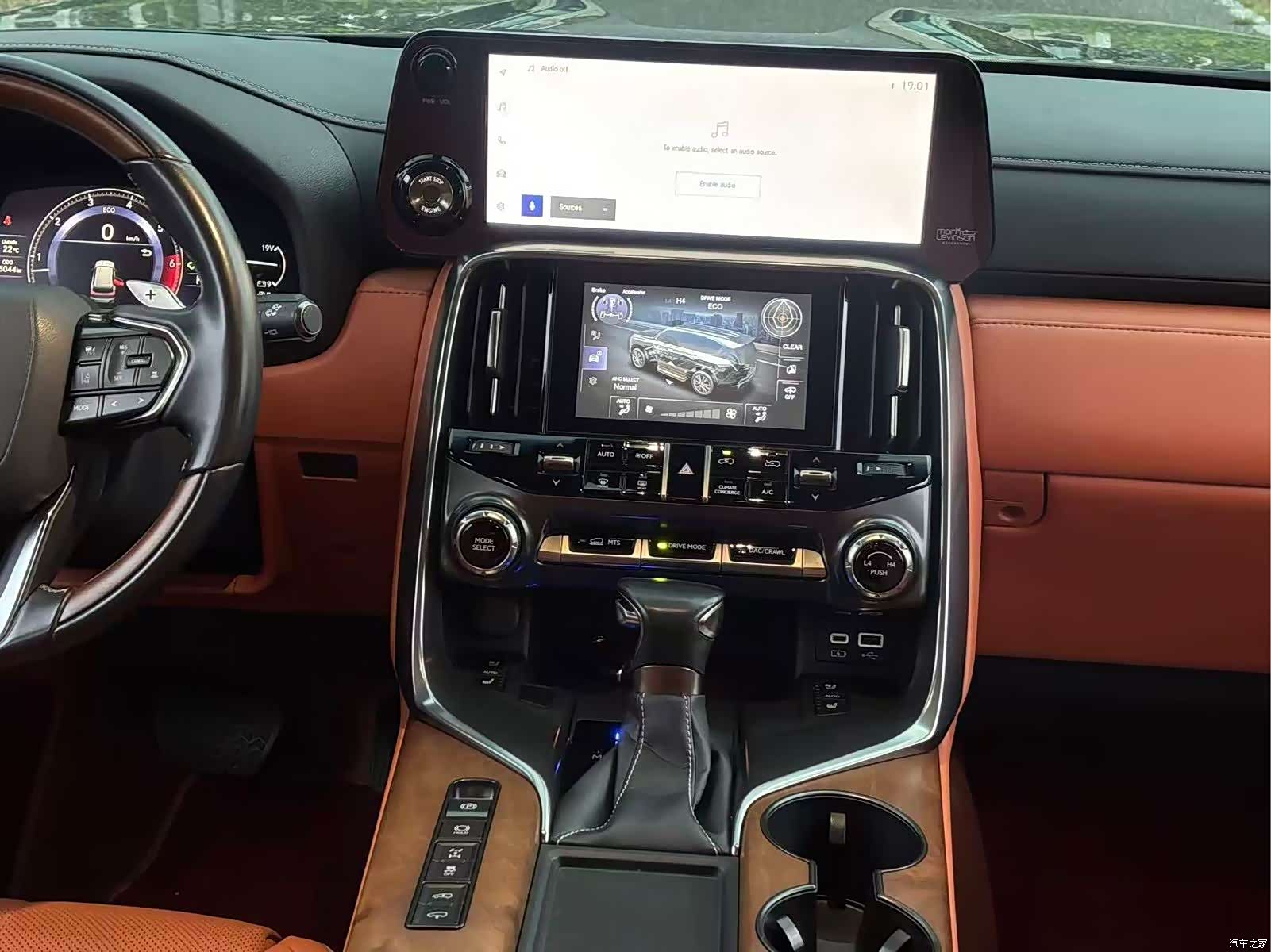 Lexus LX, 2023 11
