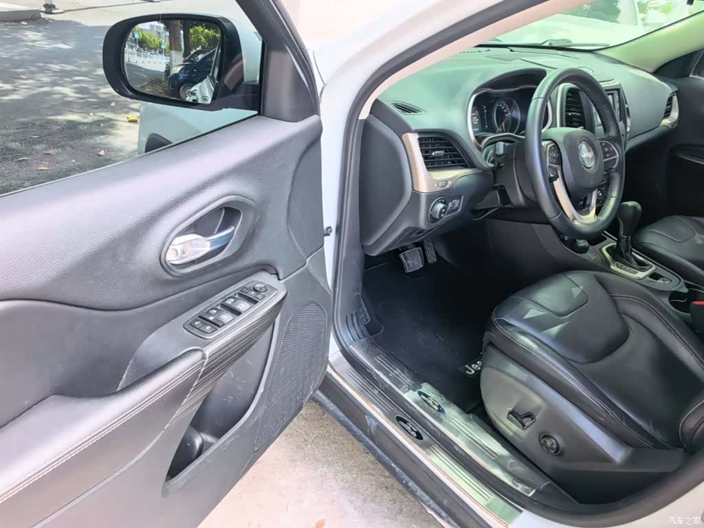 Jeep Cherokee, 2017 16