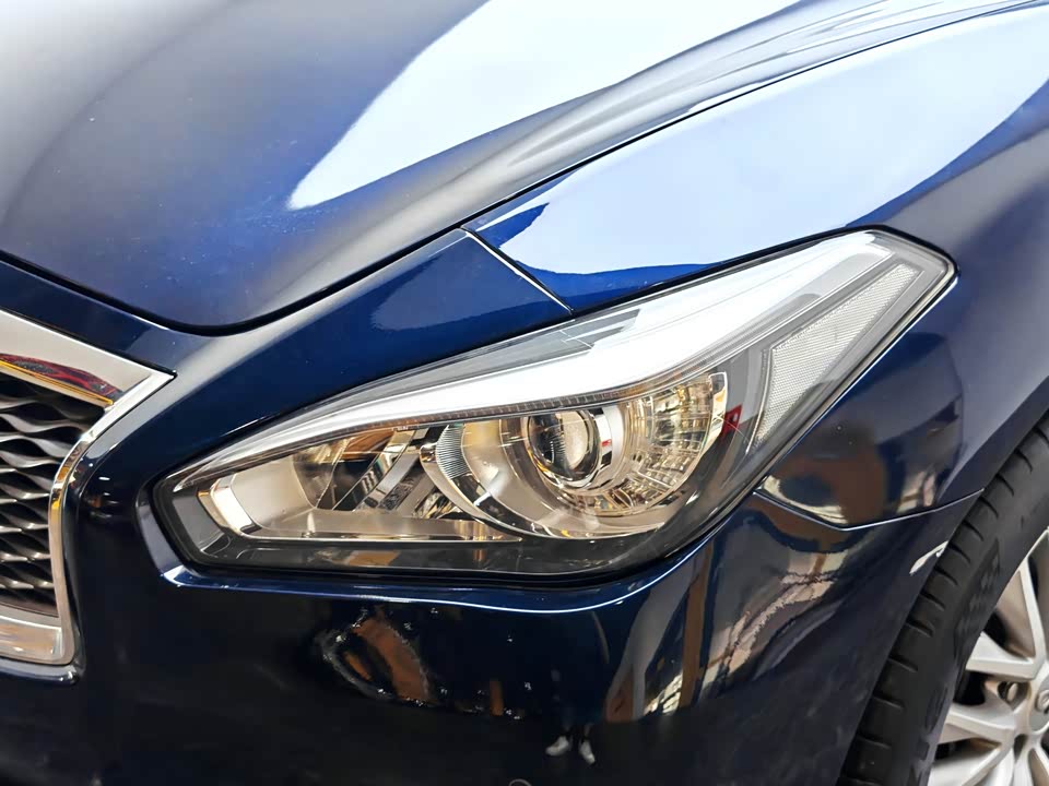 Infiniti Q70 Infiniti Q70