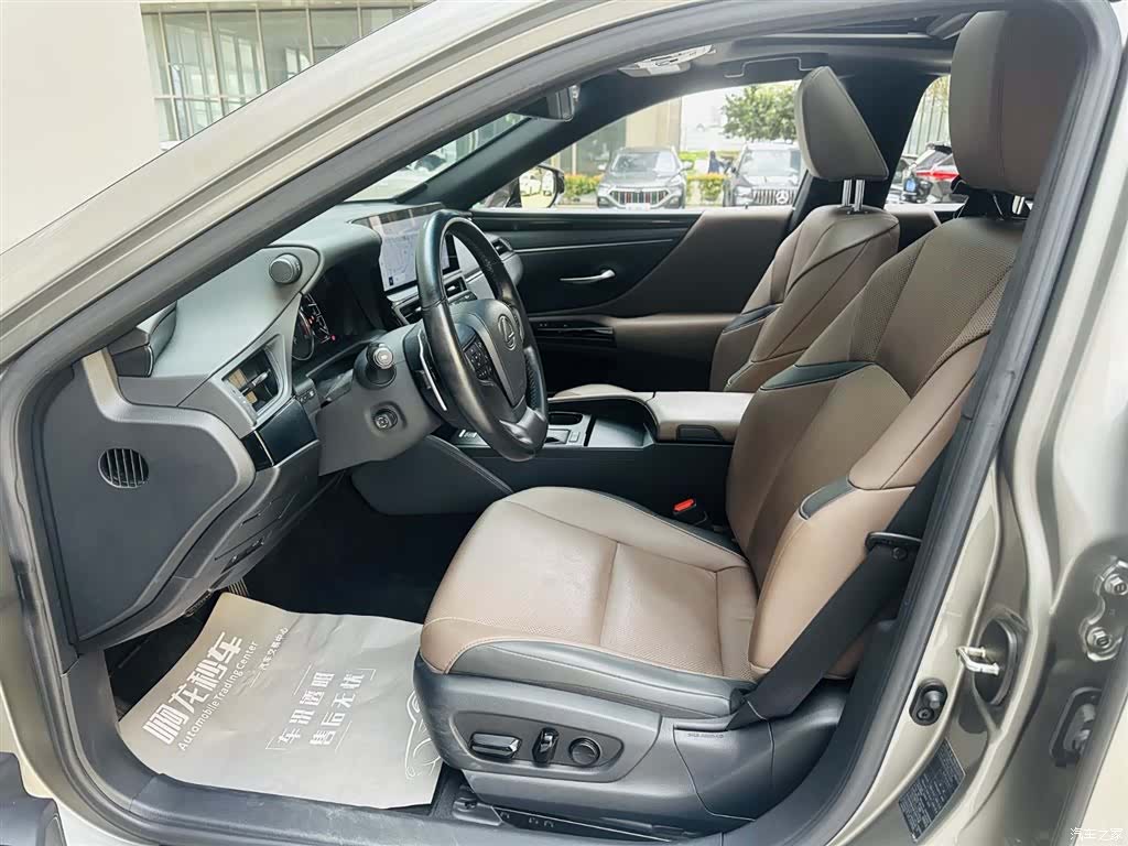 Lexus ES, 2024 11