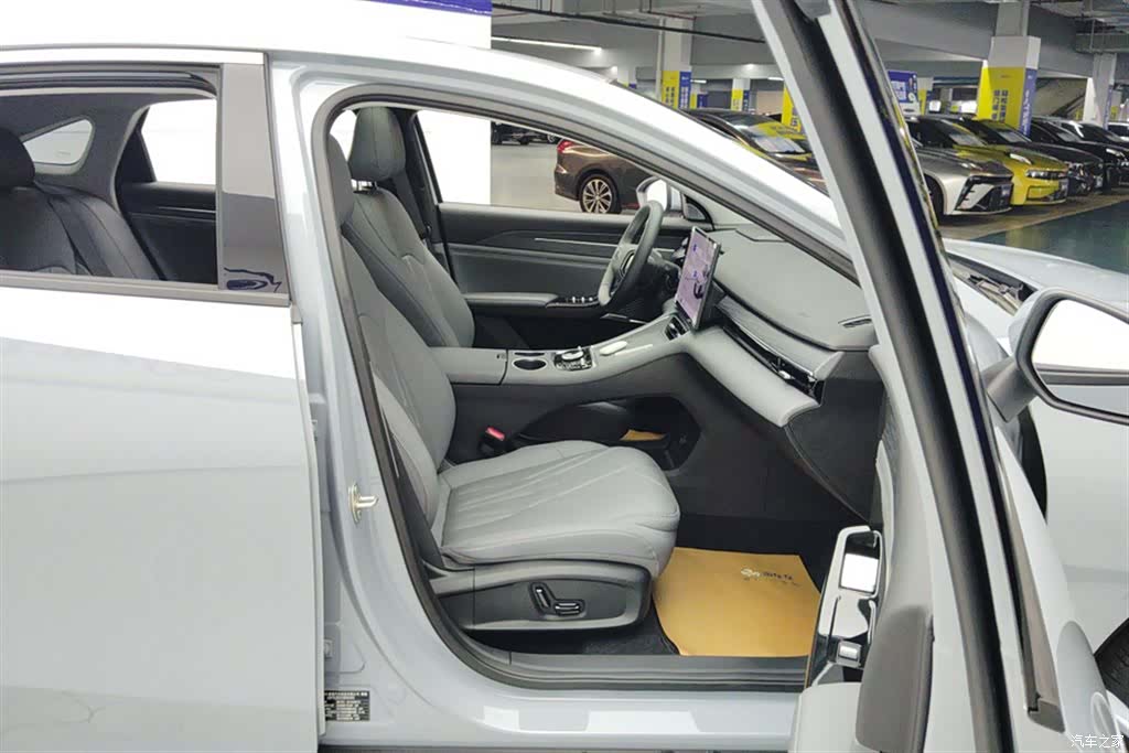 Geely Galaxy L6, 2025 8