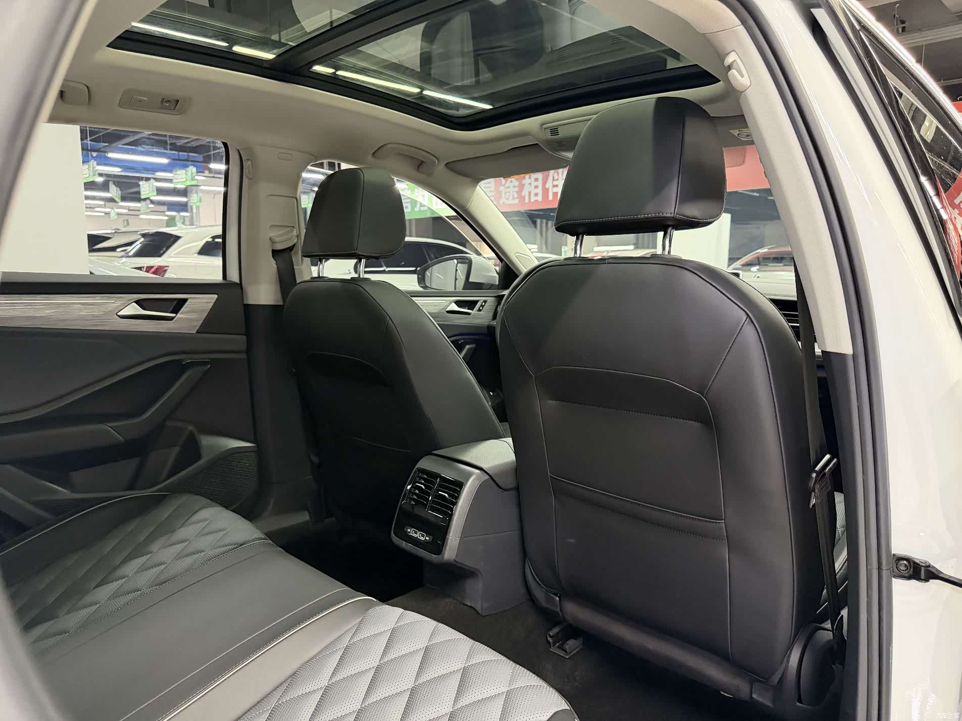 Volkswagen Sagitar, 2022 все фото
