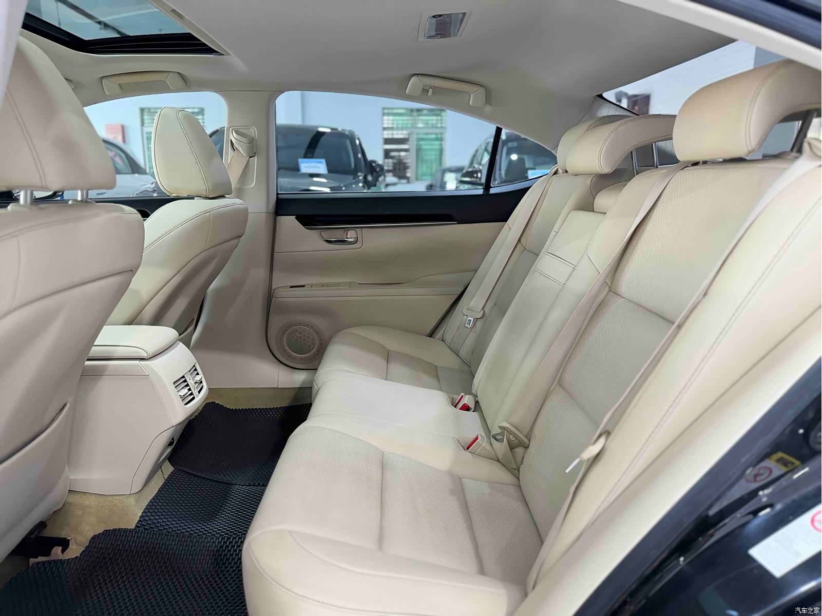 Lexus ES, 2015 6