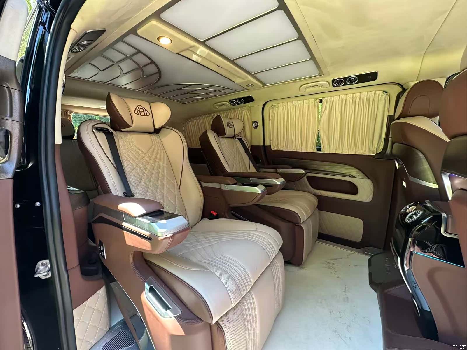 Mercedes-Benz 7, 2023 13