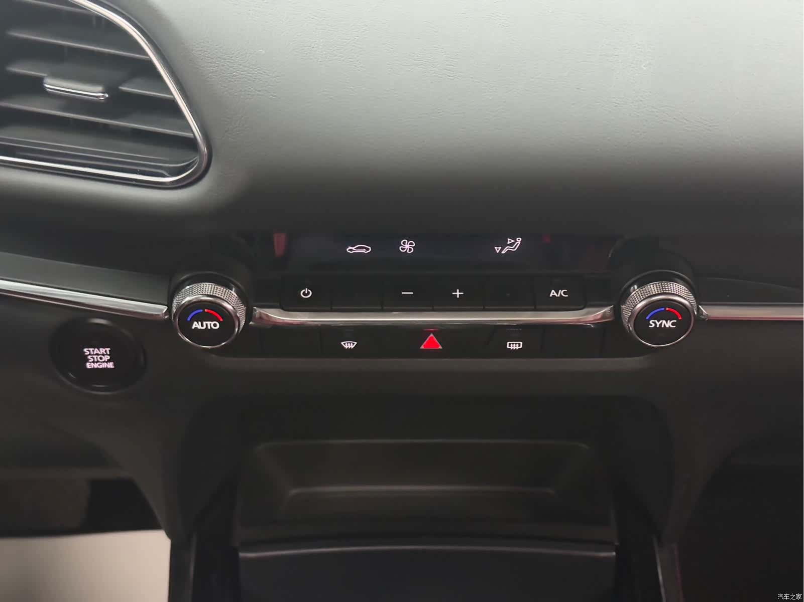 Mazda CX-30, 2023 14