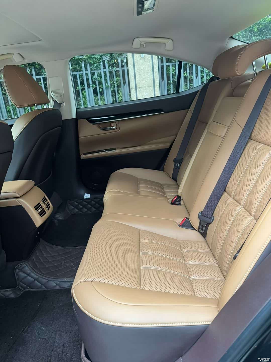 Lexus ES, 2018 9