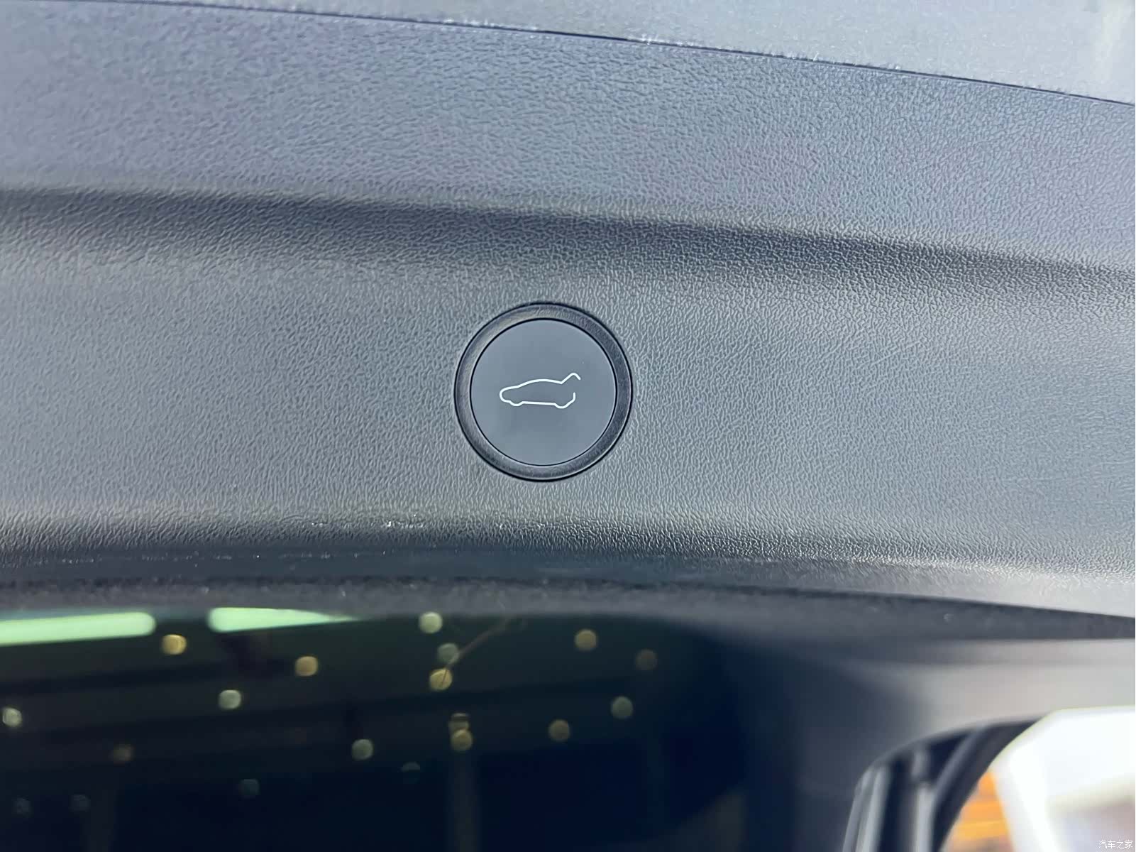 Tesla Model Y, 2024 27
